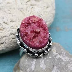 Изящное кольцо с розовой друзой 