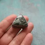 Необычные кольца с натуральными камнями - серафинит