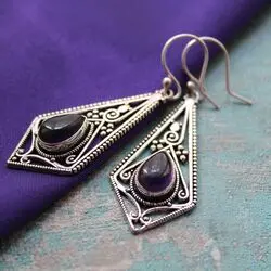 Стильные серьги из лилового аметиста