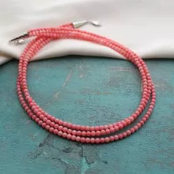 Ожерелье из розового коралла