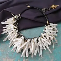 Ожерелье из экзотического жемчуга, кожи