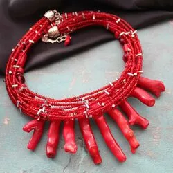 Ожерелье трансформер из красногокоралла и богемского стекла