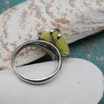 Стильное кольцо с янтарем