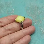 Кольцо из желтого янтаря