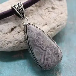 Подвеска из розового агата ботсвана