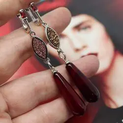 Серьги с бордовыми агатами