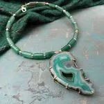Ожерелье в этностиле с зеленым агатом