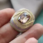 Перстень с розовым камнем