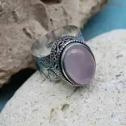 Кольцо из розового кварца и серебра