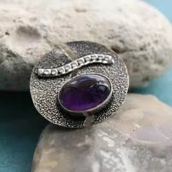 Кольцо из пурпурного аметиста