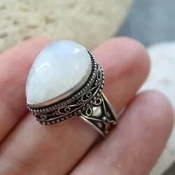 Кольцо из лунного камня 